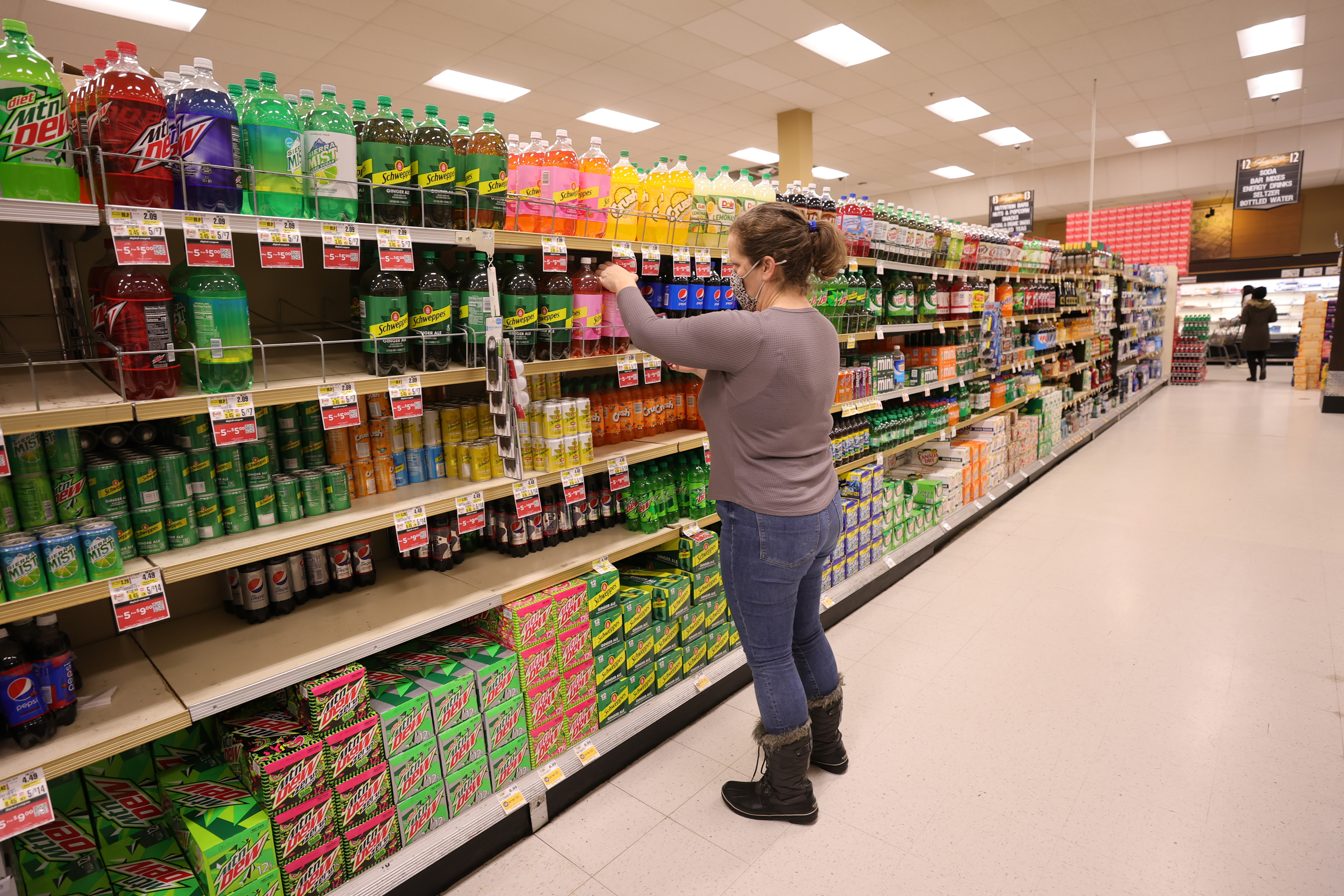 Photo: foodworldnews.com Soda shopping in a grocery store