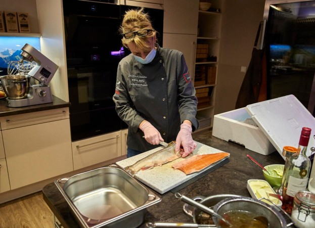 5 viral kitchen hacks that are dangerous