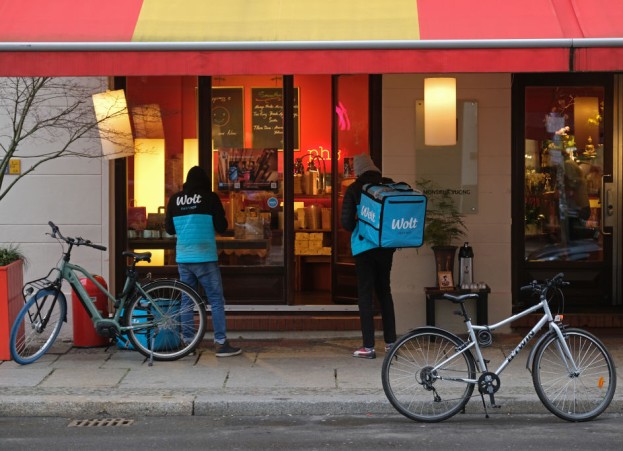 Yelp's New Feature Lets Users Report Restaurants Not Following COVID-19 Safety Protocols